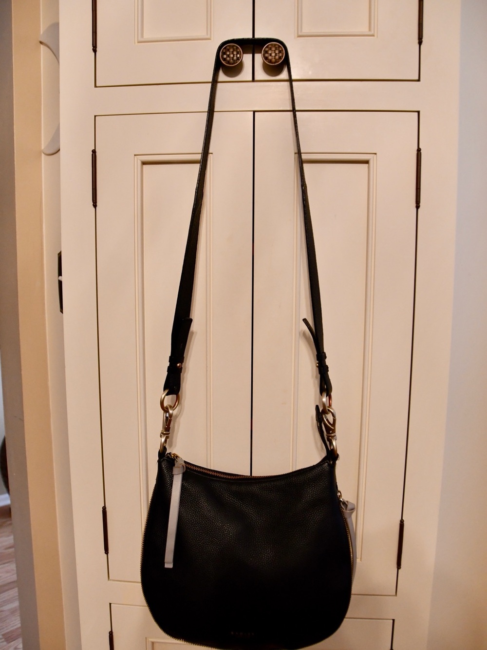 RADLEY LONDON Black Leather Crossbody with Gold Hardware